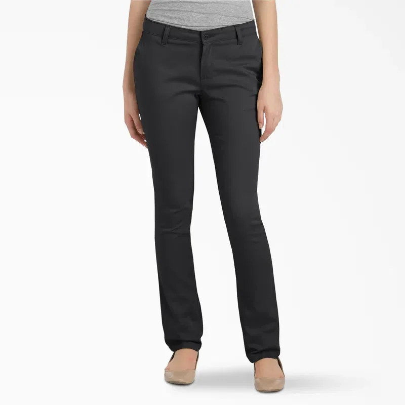 Juniors’ Classic Fit Pants Juniors’ Classic Fit Pants