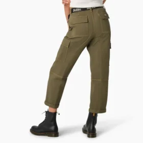 Women’s Relaxed Fit Contrast Stitch Cropped Cargo Pants Women’s Relaxed Fit Contrast Stitch Cropped Cargo Pants