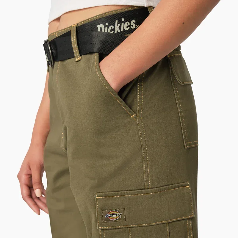 Women’s Relaxed Fit Contrast Stitch Cropped Cargo Pants Women’s Relaxed Fit Contrast Stitch Cropped Cargo Pants